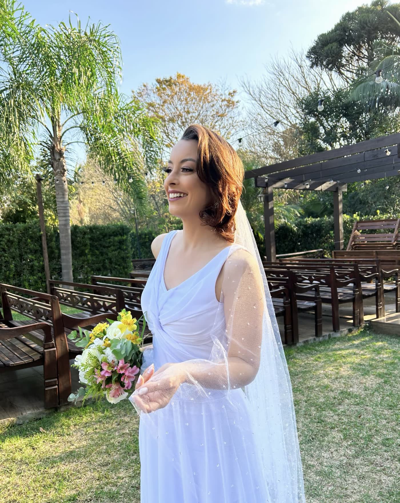 Noiva usando vestido da SOU Atelier