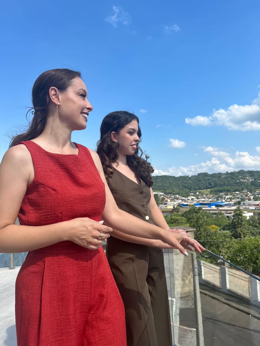 Sócias da SOU Atelier em área externa